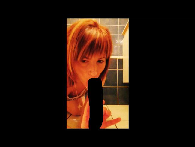 AvaCourcelles Porno Video: Fellation d'un gode en silicone